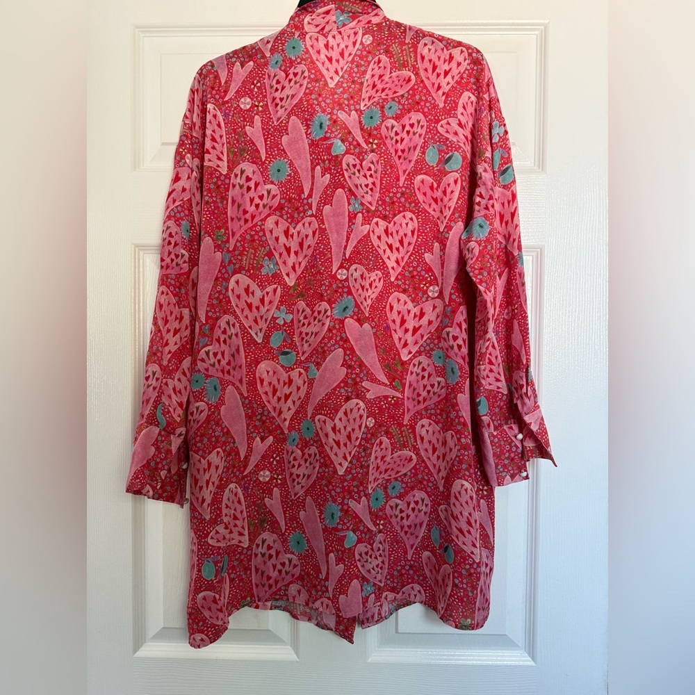Beautiful Heart Print 100% silk button down shirt - Picture 6 of 8